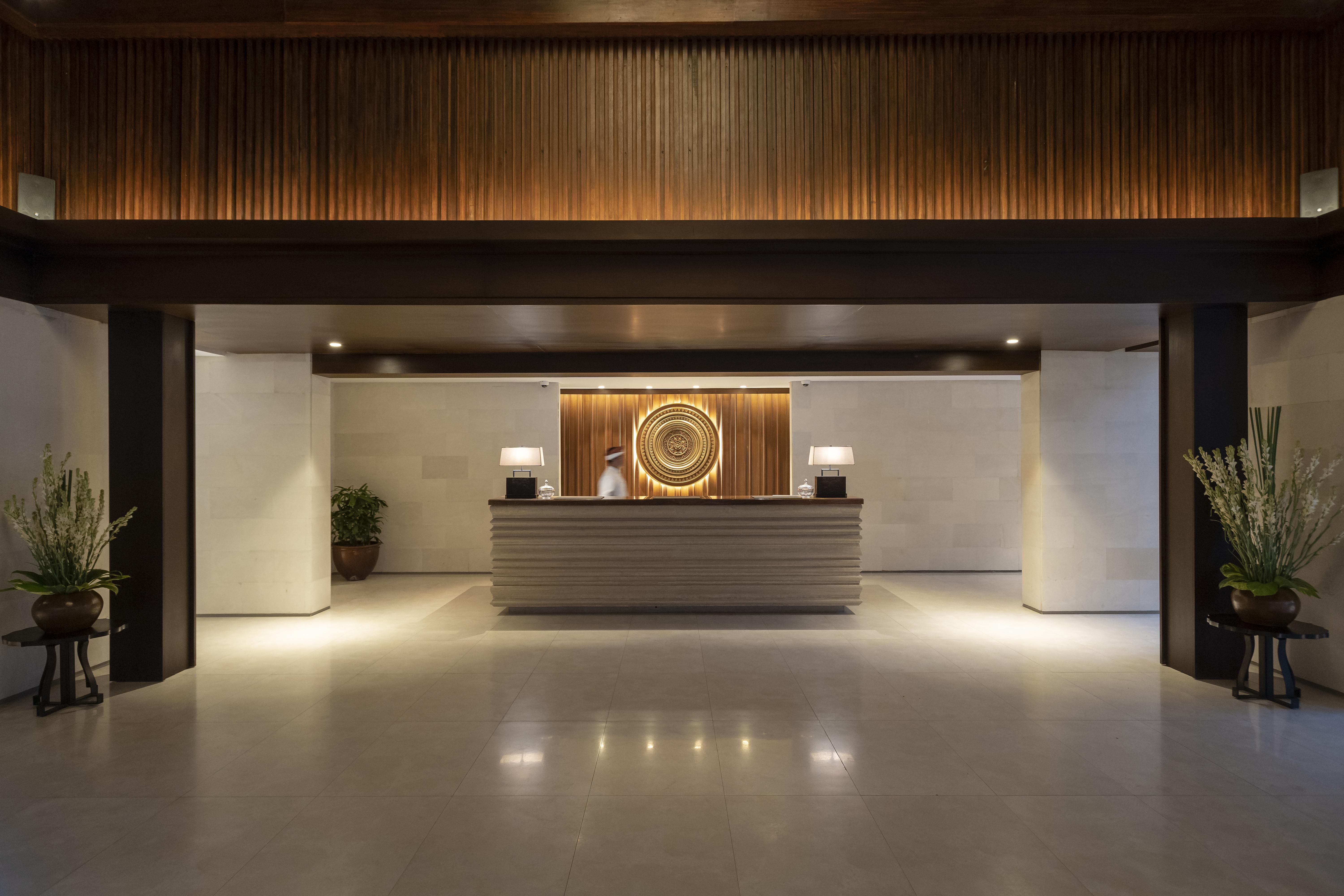 Ramayana Suites And Resort Kuta  Ngoại thất bức ảnh The lobby of the hotel