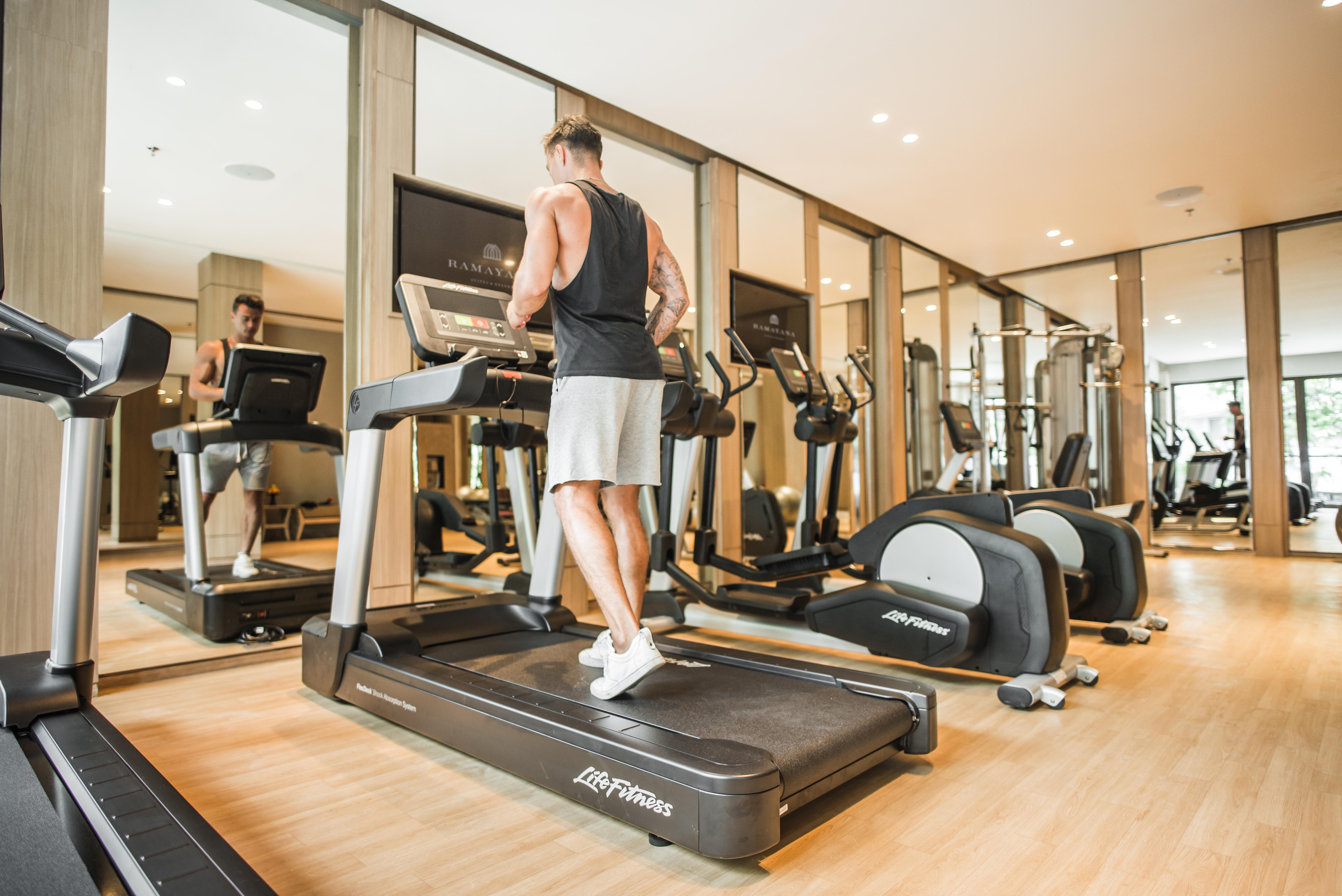 Ramayana Suites And Resort Kuta  Ngoại thất bức ảnh A treadmill