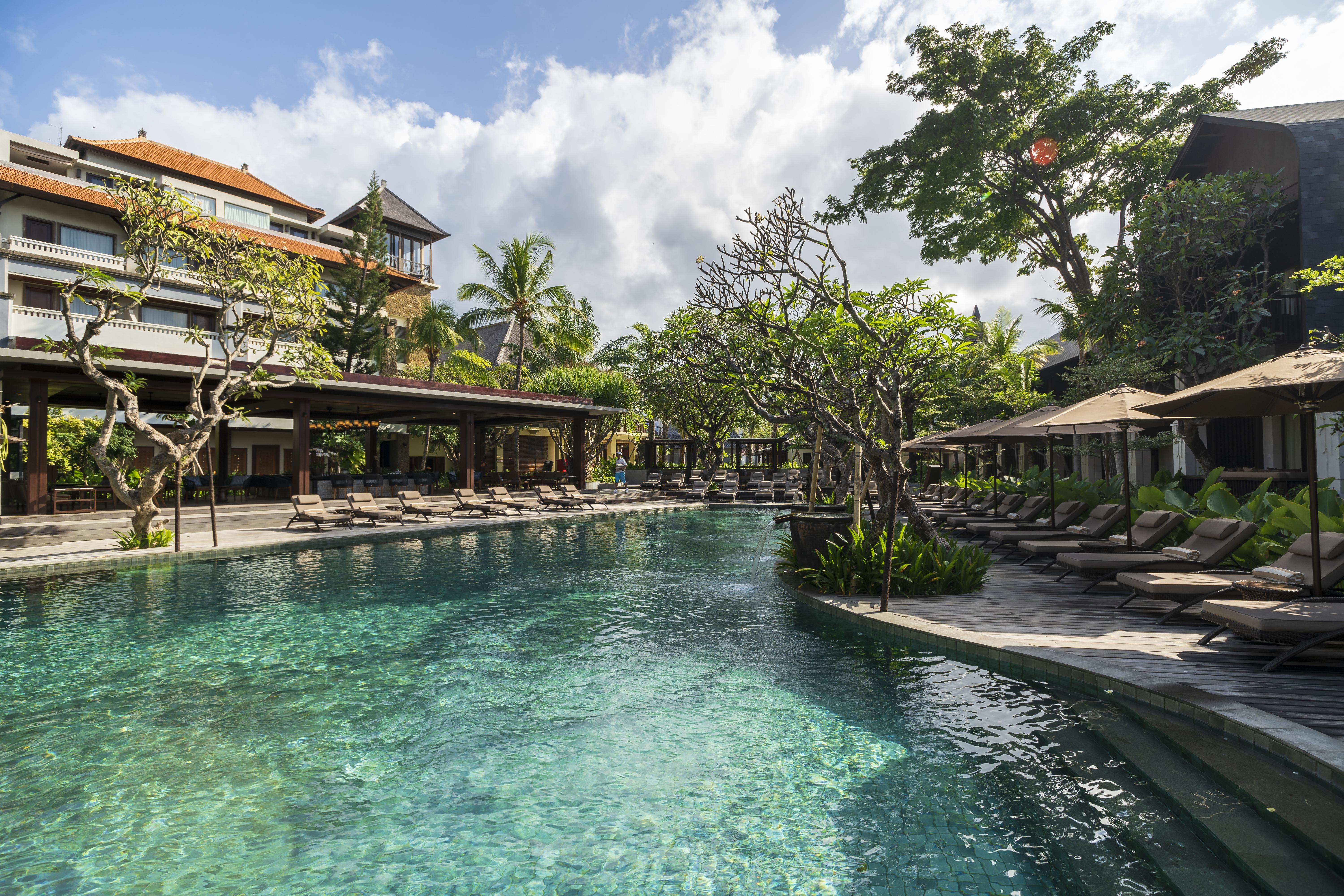 Ramayana Suites And Resort Kuta  Ngoại thất bức ảnh The swimming pool at the hotel