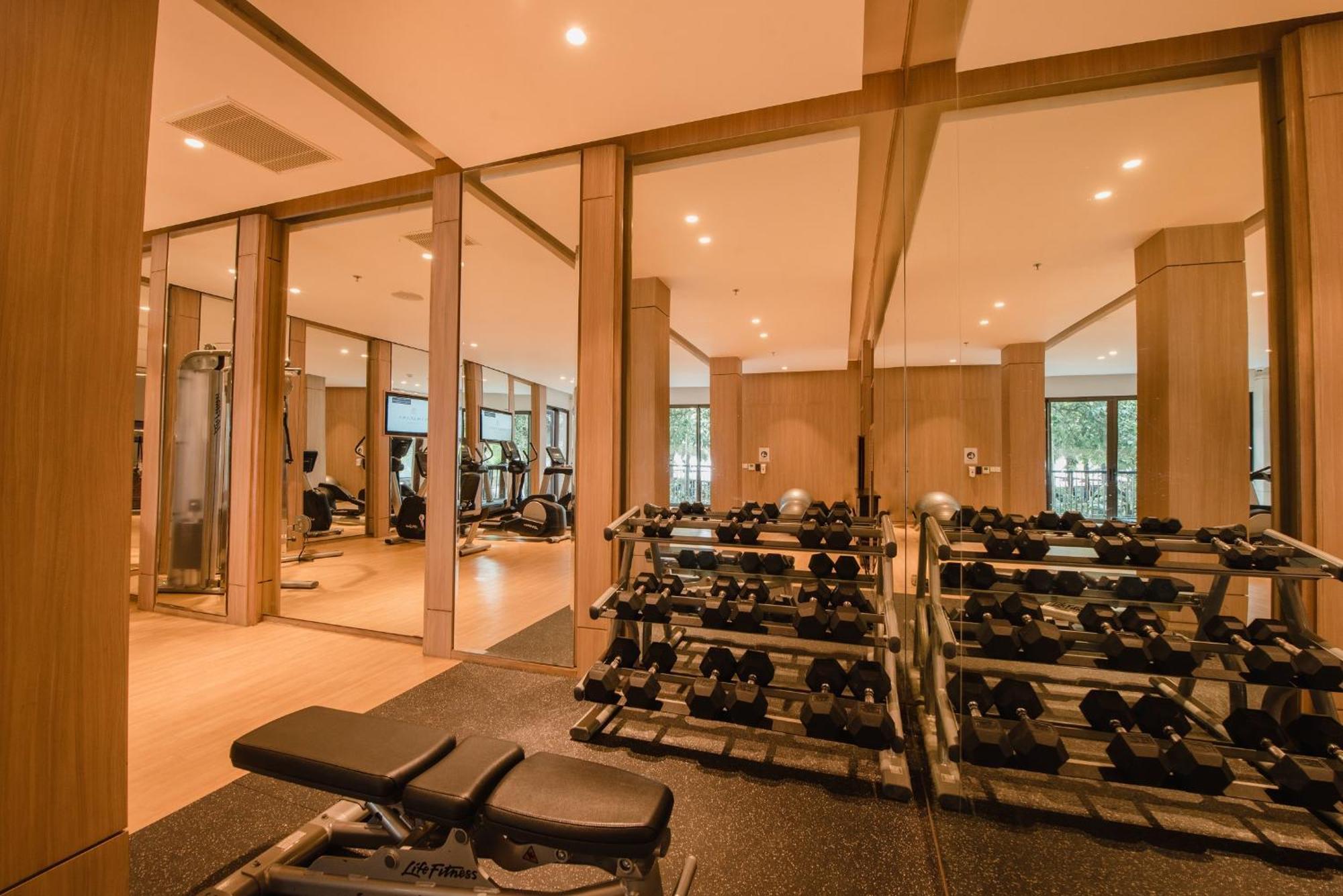 Ramayana Suites And Resort Kuta  Ngoại thất bức ảnh The gym at the hotel