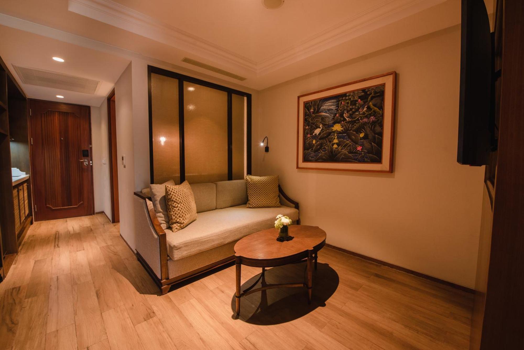 Ramayana Suites And Resort Kuta  Ngoại thất bức ảnh A suite at the hotel