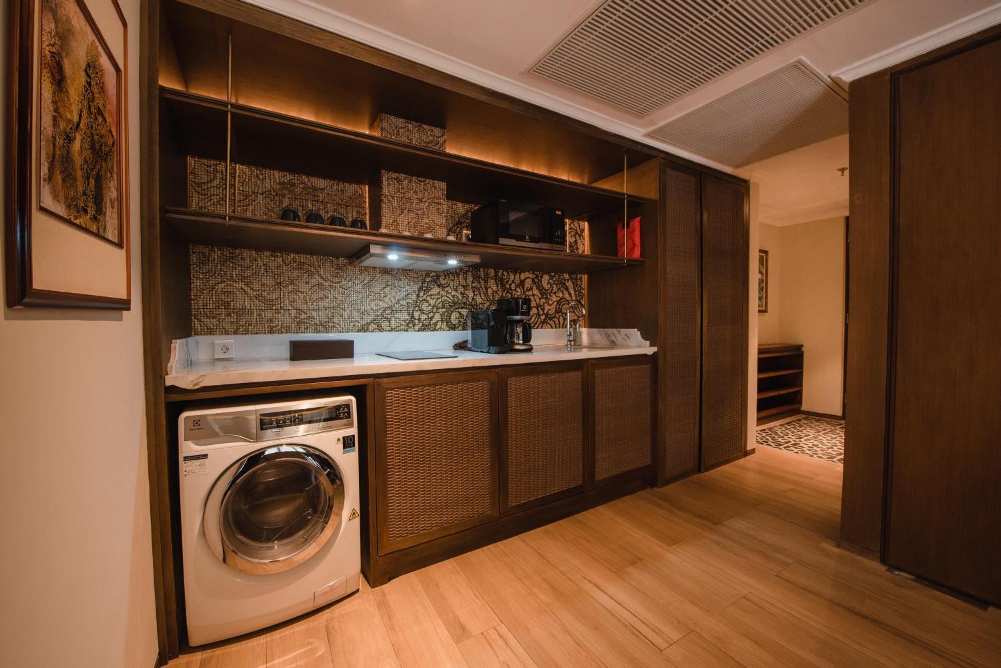 Ramayana Suites And Resort Kuta  Ngoại thất bức ảnh A laundry room in a hotel