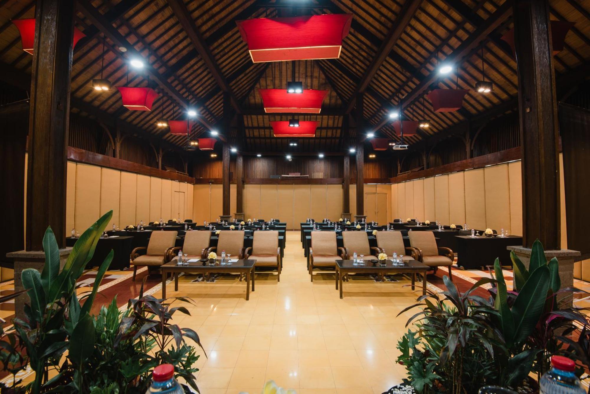 Ramayana Suites And Resort Kuta  Ngoại thất bức ảnh The interior of the main hall