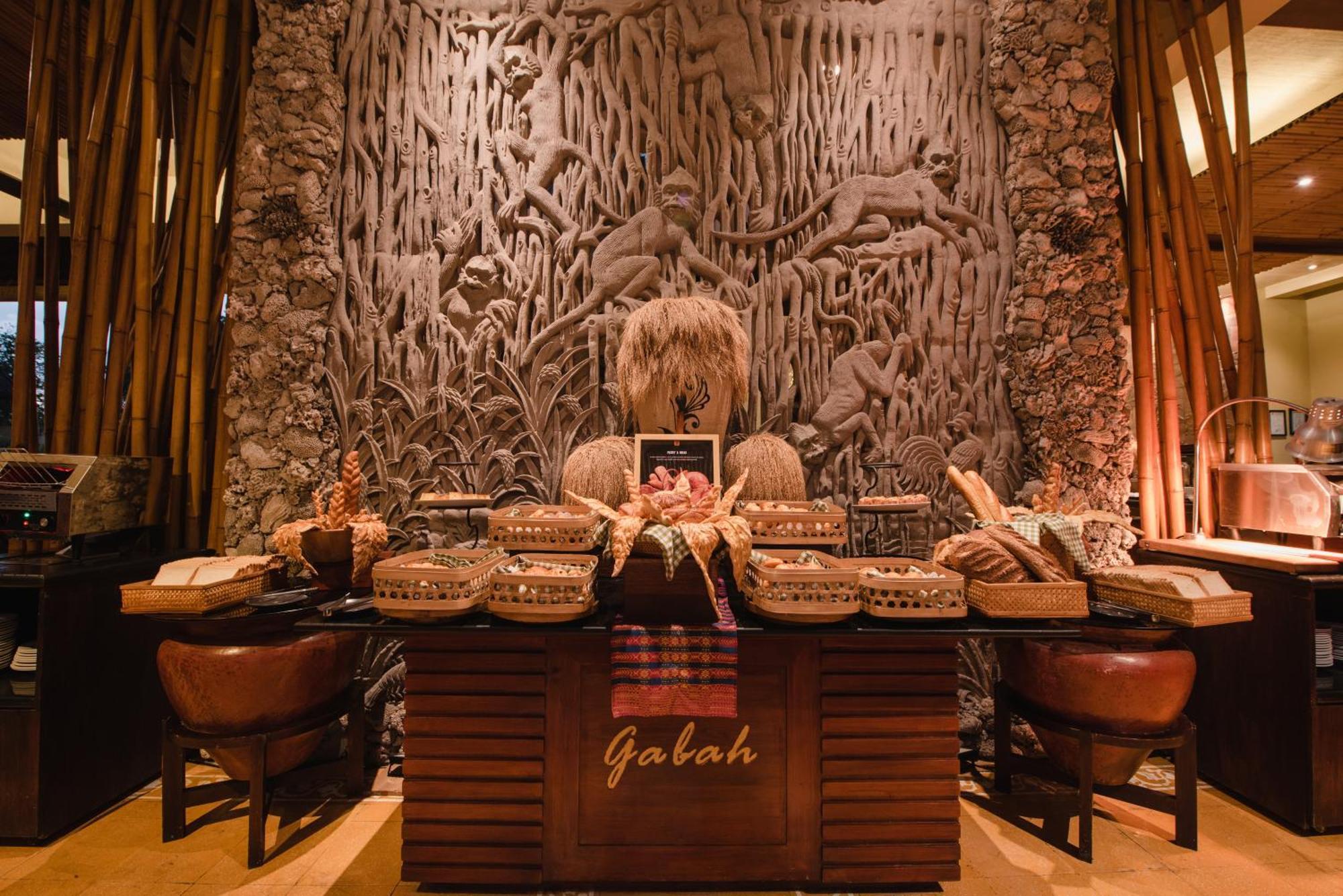 Ramayana Suites And Resort Kuta  Ngoại thất bức ảnh The lobby of Galuh