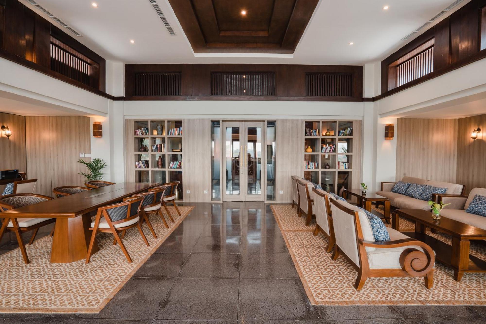 Ramayana Suites And Resort Kuta  Ngoại thất bức ảnh Library at the resort