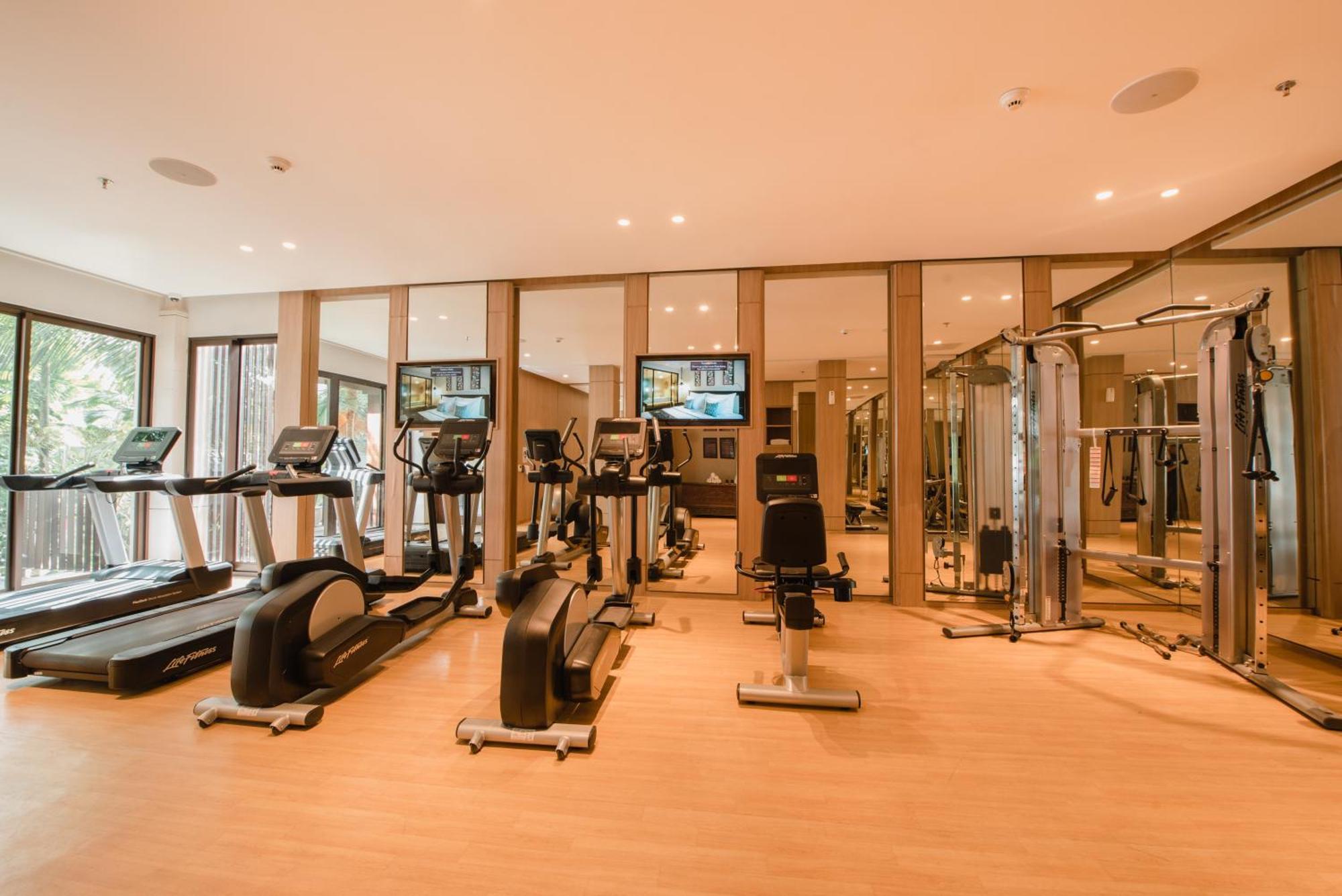 Ramayana Suites And Resort Kuta  Ngoại thất bức ảnh The gym at the hotel