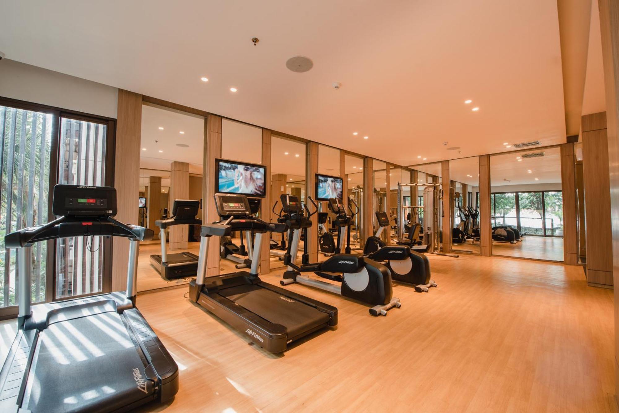 Ramayana Suites And Resort Kuta  Ngoại thất bức ảnh The gym at the hotel