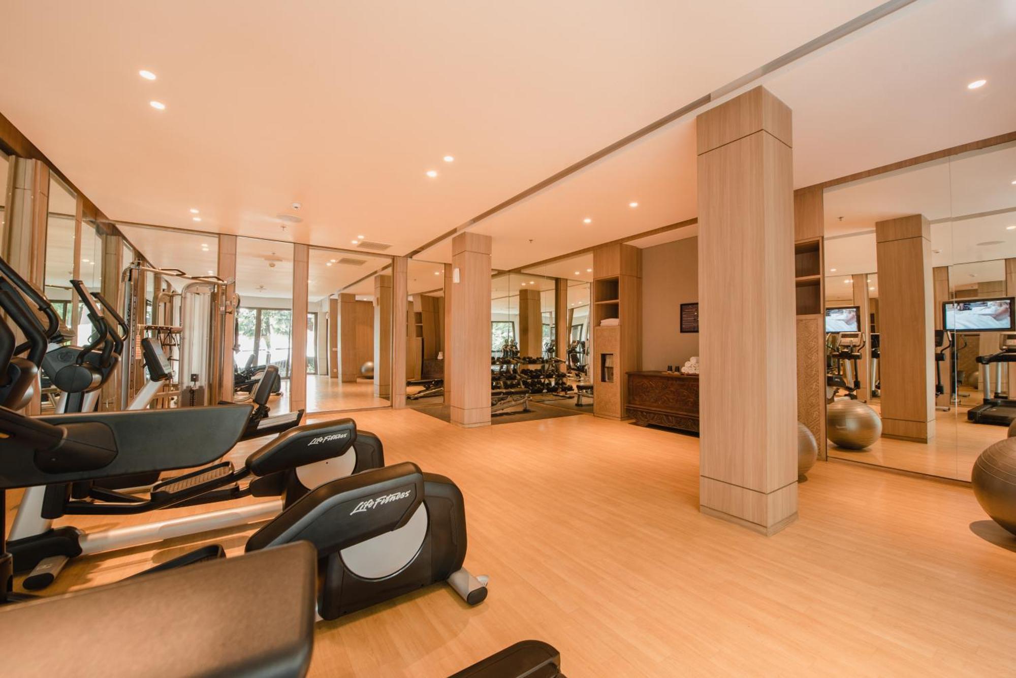 Ramayana Suites And Resort Kuta  Ngoại thất bức ảnh The gym at The Park, Hyderabad